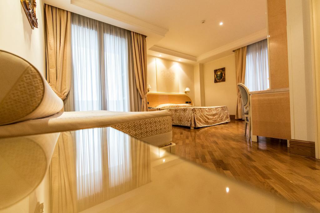 Lh Hotel Domus Caesari Marino Zimmer foto